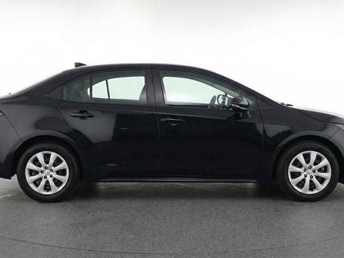Used 2025 Toyota Corolla LE FWD image 11