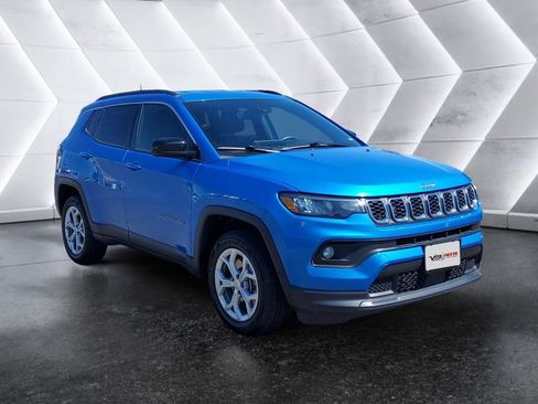 Used 2024 Jeep Compass Latitude AWD/4WD image 1