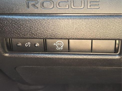 Used 2024 Nissan Rogue S FWD image 30