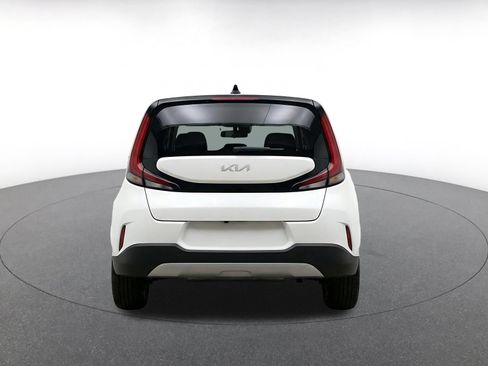 Used 2025 Kia Soul LX w/ LX Technology Package FWD image 8
