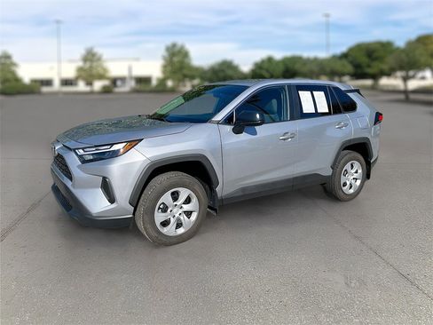 Used 2024 Toyota RAV4 LE image 31