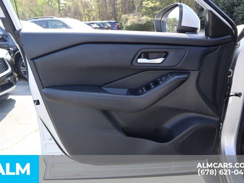 Used 2025 Nissan Rogue SV image 15