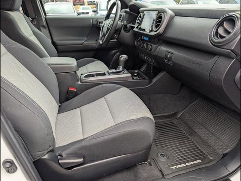 Used 2022 Toyota Tacoma TRD Off-Road image 18