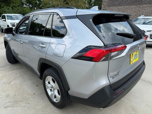 Used 2021 Toyota RAV4 XLE w/ Convenience Package FWD image 7