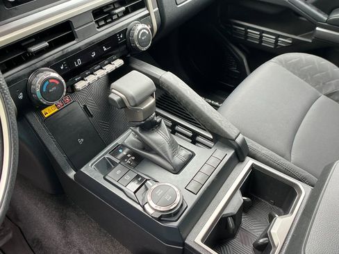 Used 2024 Toyota Tacoma SR5 AWD/4WD image 20