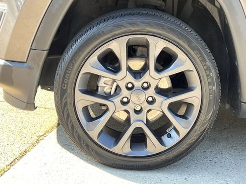 Used 2021 Jeep Compass Latitude w/ Sun and Sound Group AWD/4WD image 17