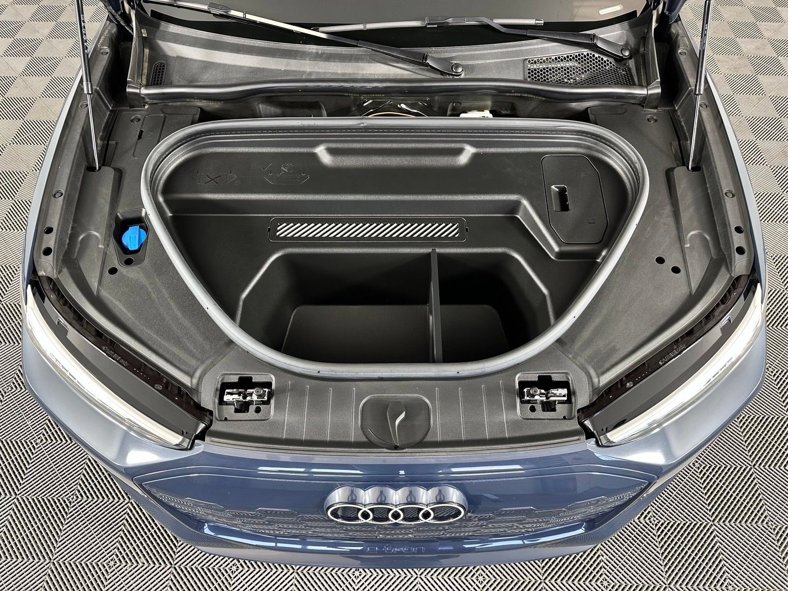 Used 2025 Audi Q6 e-tron Premium Plus w/ Premium Plus AWD/4WD image 26