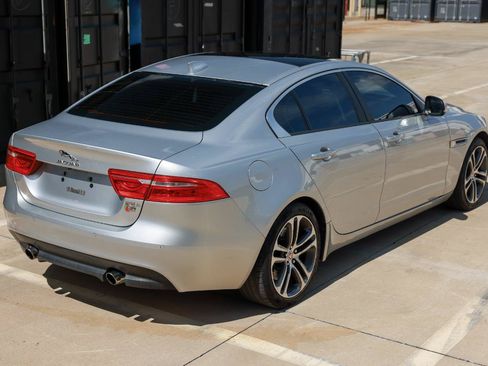 Used 2017 Jaguar XE Premium RWD image 13