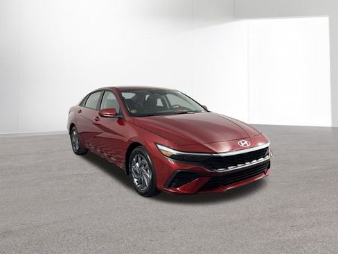 Used 2025 Hyundai Elantra Blue FWD image 2