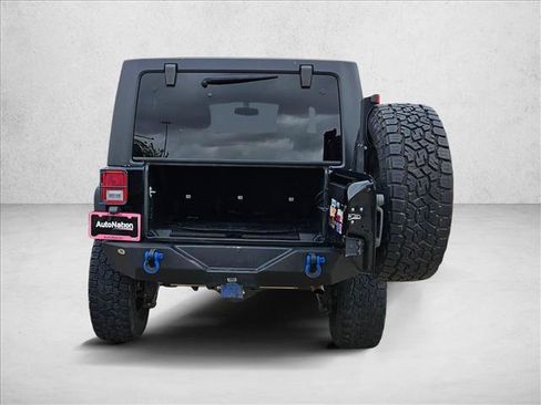 Used 2017 Jeep Wrangler Unlimited Sahara w/ Connectivity Group AWD/4WD image 7