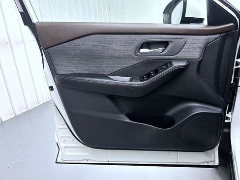 Certified 2023 Nissan Rogue SV FWD image 9