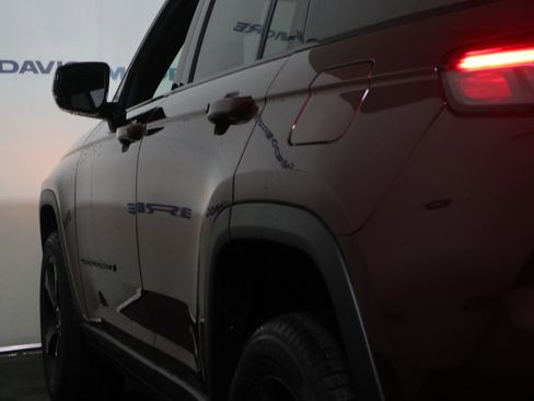 New 2026 Jeep Grand Cherokee Limited image 10