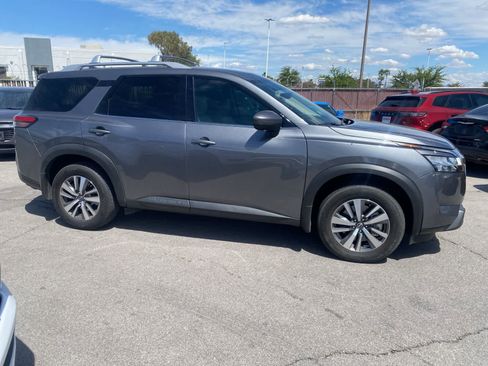Used 2024 Nissan Pathfinder SL image 4