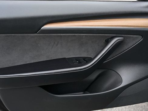 Used 2022 Tesla Model 3 Standard Range image 9