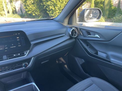 Used 2025 Chevrolet Equinox LT image 34