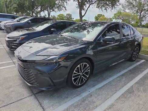 Used 2025 Toyota Camry XLE w/ Premium Plus Package FWD image 2