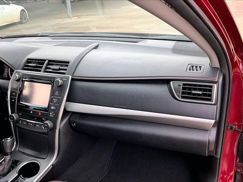 Used 2016 Toyota Camry XSE image 18