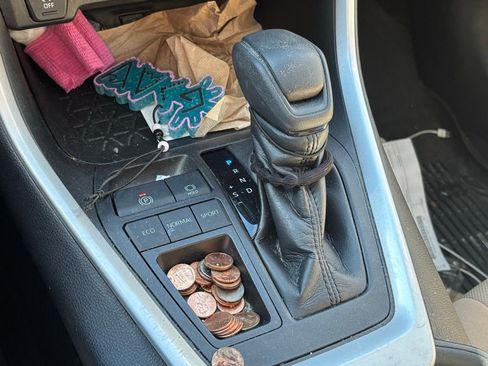 Used 2021 Toyota RAV4 XLE w/ Convenience Package image 13