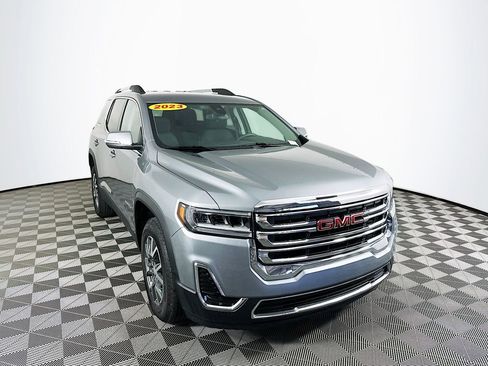 Used 2023 GMC Acadia SLE w/ Driver Convenience Package image 3