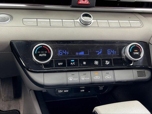 Used 2024 Hyundai Elantra SEL image 21