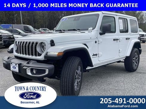 Used 2025 Jeep Wrangler Sahara image 7