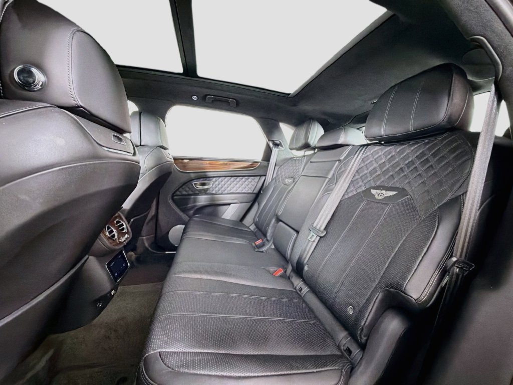 Used 2023 Bentley Bentayga AWD/4WD image 26