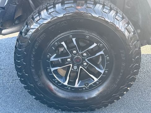 Used 2024 Jeep Wrangler Unlimited Rubicon image 9