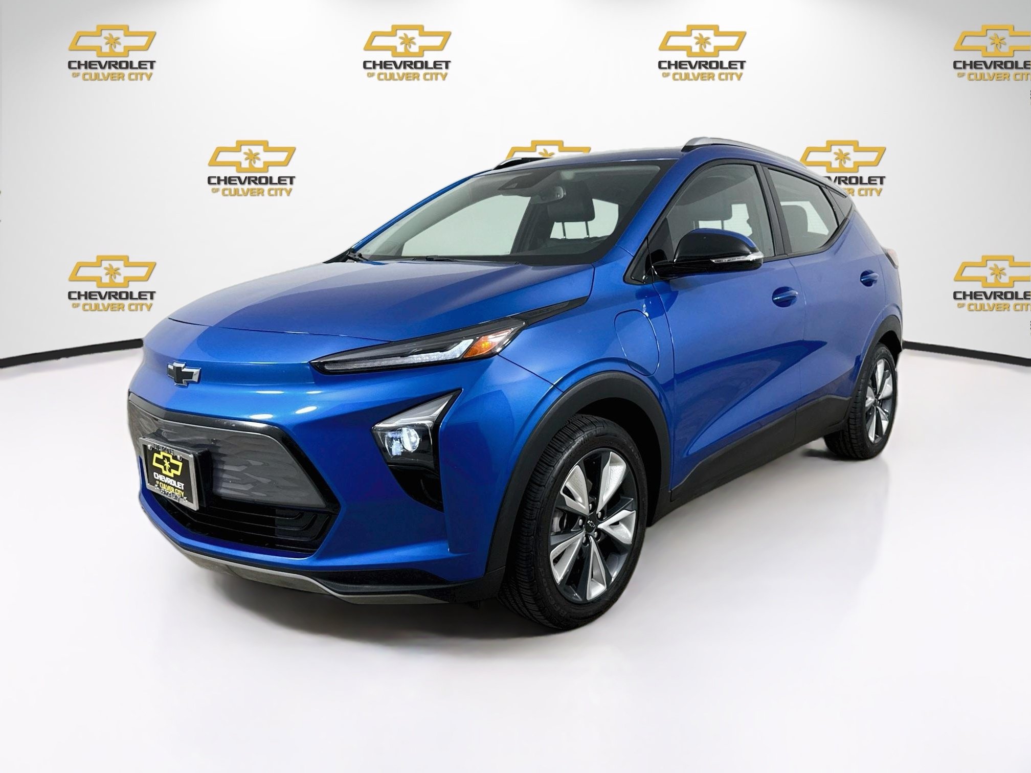 Used 2022 Chevrolet Bolt EUV LT w/ Convenience Package FWD image 3