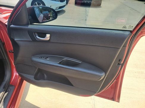 Used 2018 Kia Optima S FWD image 6