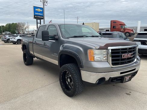 Used 2009 GMC Sierra 2500 SLT w/ SLT Convenience Package AWD/4WD image 4