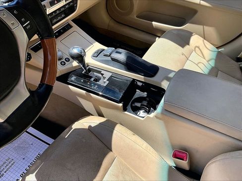 Used 2015 Lexus ES 300h w/ Navigation System Package FWD image 13