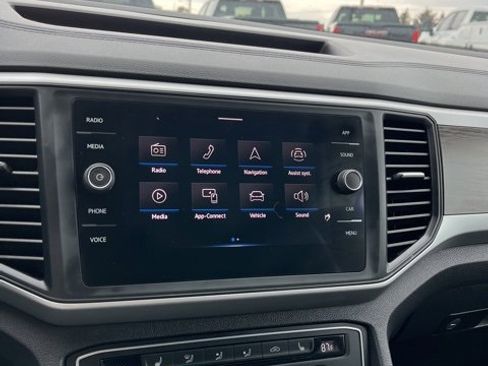Used 2021 Volkswagen Atlas SE image 46
