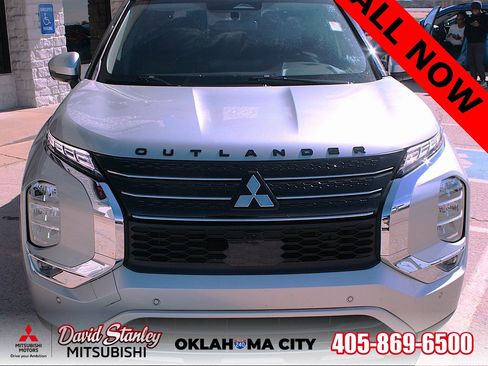 Used 2023 Mitsubishi Outlander SE Black Edition image 5