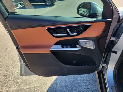 Used 2024 Mercedes-Benz GLC 300 4MATIC image 11