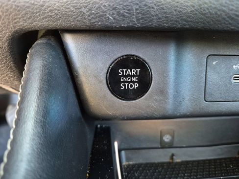 Used 2025 Nissan Rogue Platinum FWD image 17