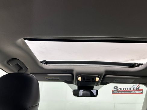 Used 2024 Toyota Highlander XLE image 19