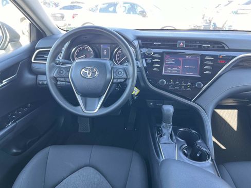 Used 2018 Toyota Camry LE image 7