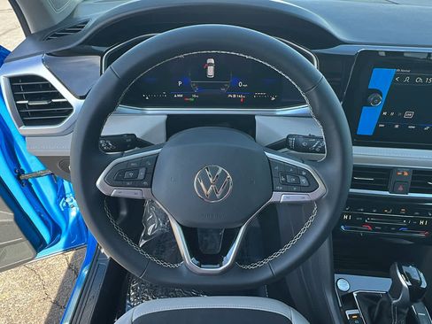 New 2026 Volkswagen Taos SE image 18