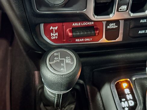 Used 2025 Jeep Wrangler Willys image 24