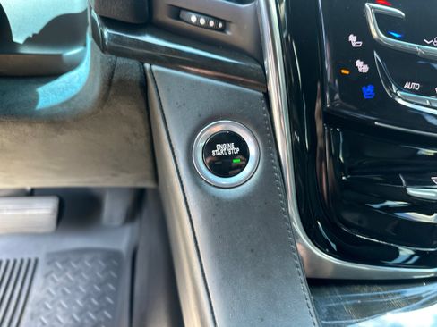 Used 2017 Cadillac Escalade Platinum AWD/4WD image 34