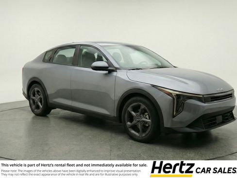 Used 2025 Kia K4 LXS image 1