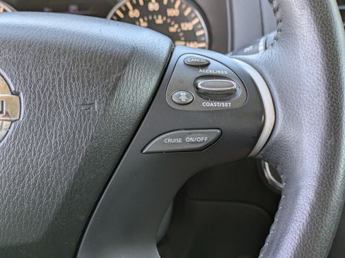 Used 2020 Nissan Pathfinder SV image 24