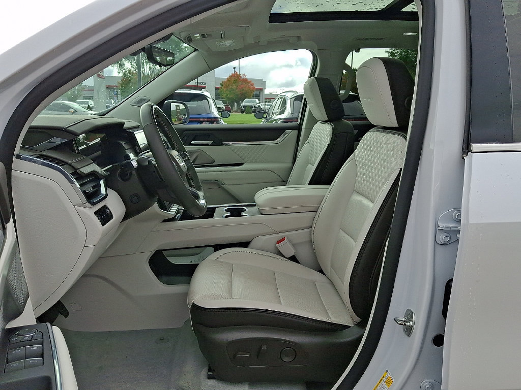 Used 2024 GMC Acadia Denali w/ Super Cruise Package AWD/4WD image 17