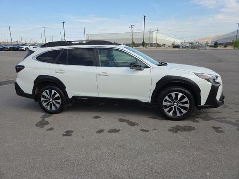 Used 2025 Subaru Outback Limited AWD/4WD image 2