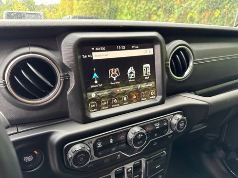 Used 2023 Jeep Wrangler Unlimited Sahara w/ Cold Weather Group AWD/4WD image 3