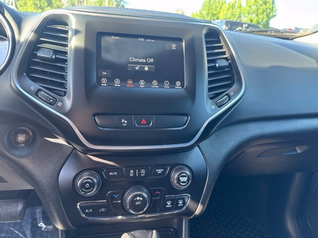 Used 2019 Jeep Cherokee Latitude Plus FWD image 21