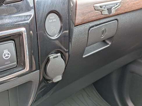 Used 2021 Nissan Titan Platinum Reserve w/ Moonroof Package AWD/4WD image 31