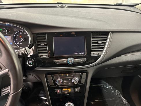 Used 2022 Buick Encore Preferred image 18