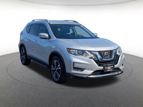 Used 2020 Nissan Rogue SV w/ Premium Package FWD image 3