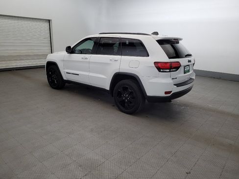 Used 2019 Jeep Grand Cherokee Laredo AWD/4WD image 3
